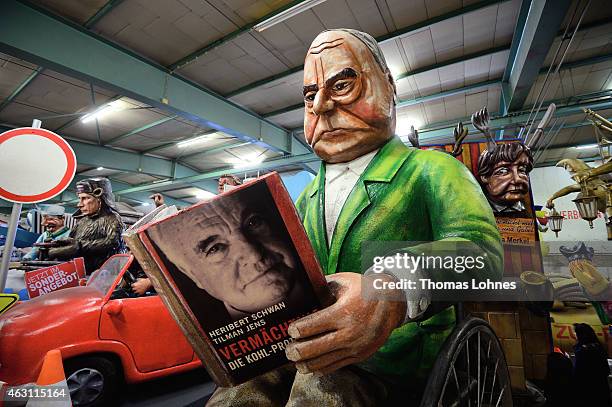 Carnival parade float satirizing the former German Chancellor of the Confederation Helmut Kohl under the motto 'Jaeger aus Kurpfalz' at the on...