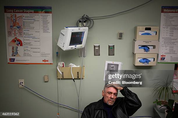 Tom Rider Oncologist 944 Stage 4 Cancer Stock Photos, High-Res Pictures, and Images - Getty ...