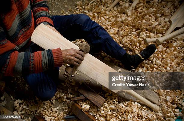 Shaping Bat Bat Factory Photos and Premium High Res Pictures - Getty Images