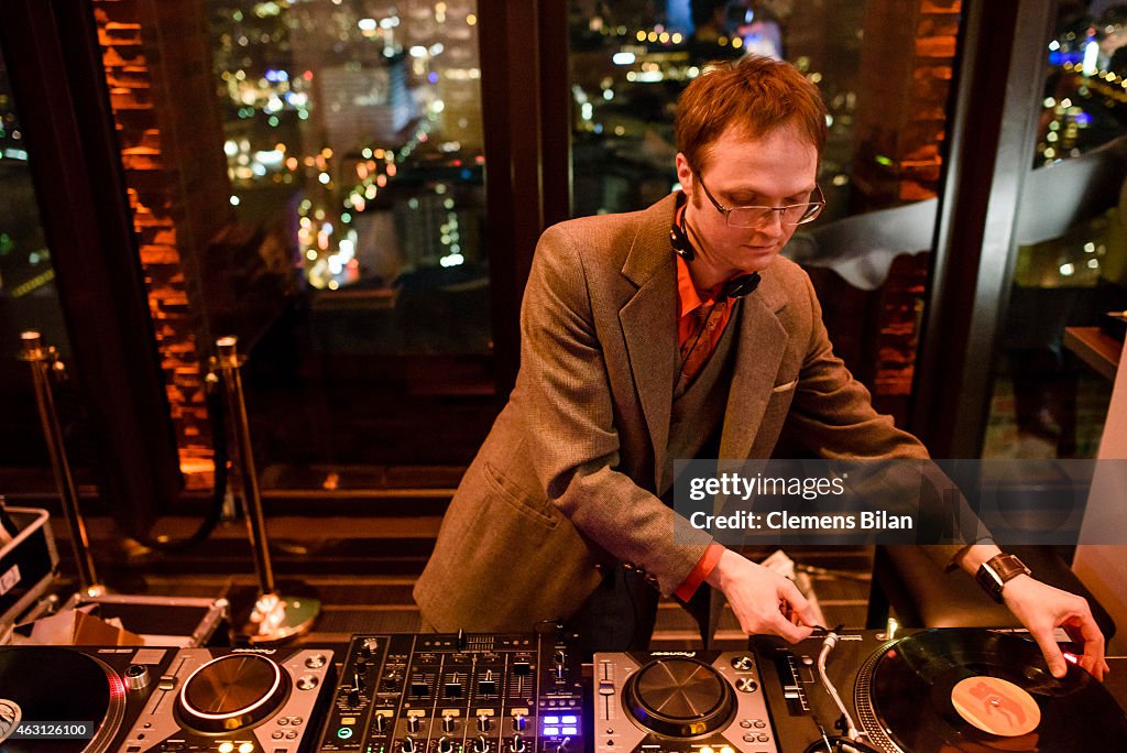 Warm-Up At Glashuette Original Lounge