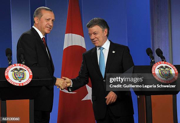 Turkish president Recep Tayyip Erdoga shakes hands with Colombian president Juan Manuel Santos during a joint press conference after a meeting at...