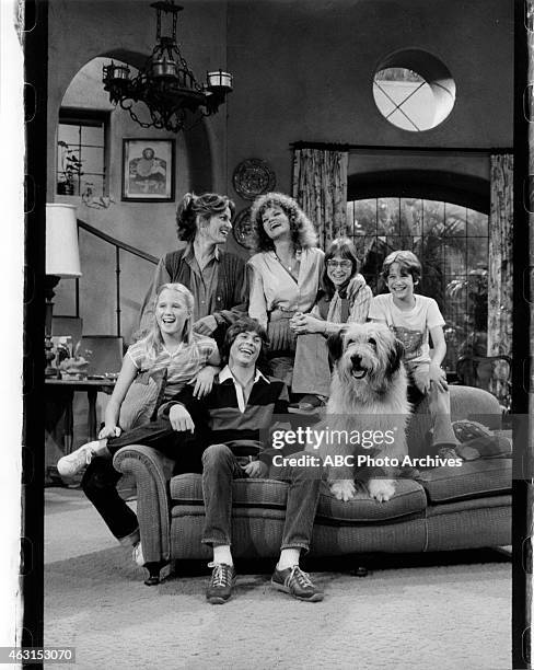 The Break-Up" - Shoot Date: August 27, 1979. L-R: CONNIE ANN HEARN;GWYNNE GILFORD;ROB LOWE;EILEEN BRENNAN;LAURI HENDLER;O.J. THE DOG;DAVID HOLLANDER