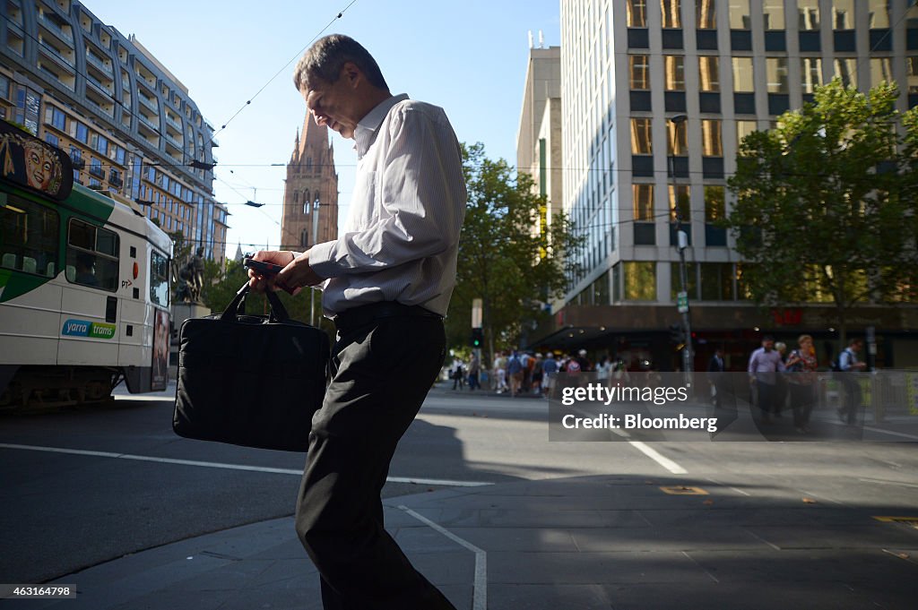 Morning Commuters Ahead Of Australia Employment Data