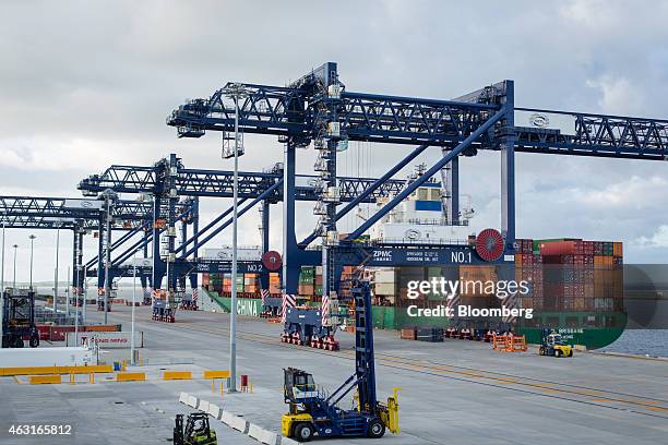 Ial Container Line 109 China Shipping Container Lines Co Ltd Stock Photos, High-Res ...