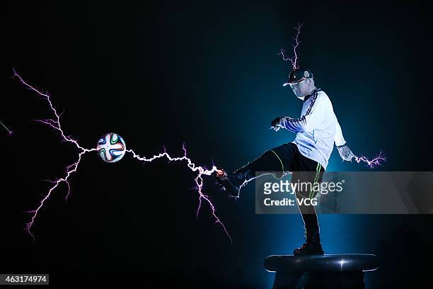 40 Tesla Coil Transformer Photos and Premium High Res Pictures - Getty  Images