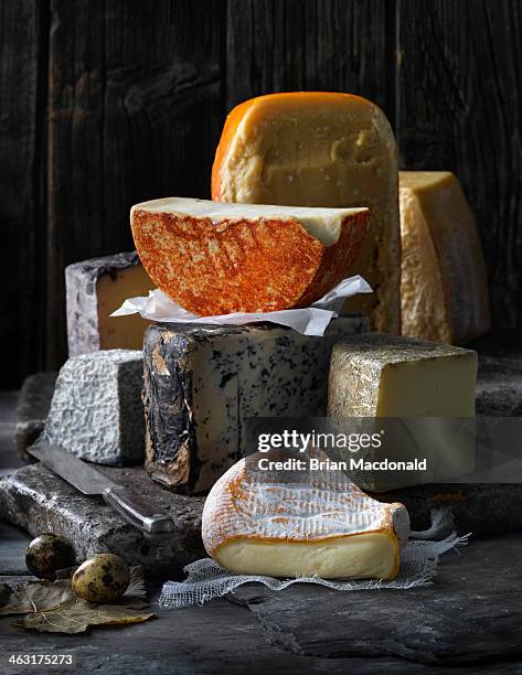 food - cheddar cheese stockfoto's en -beelden