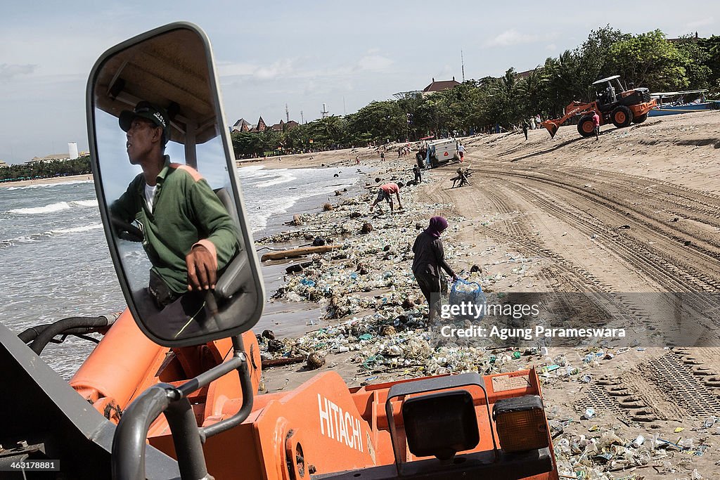 Trash Season Arrives On Kuta Beach