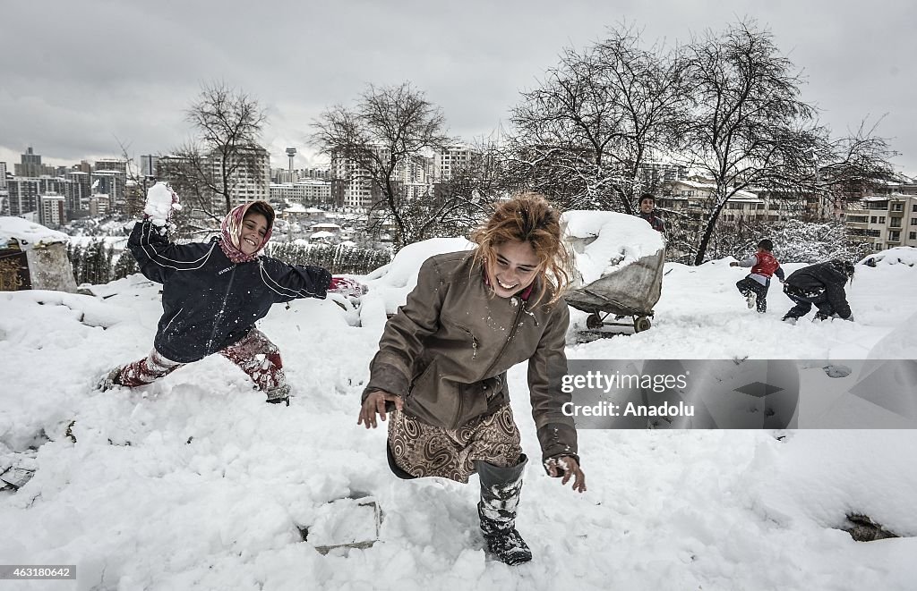 A group of Syrian refugees struggle with cold in Ankara