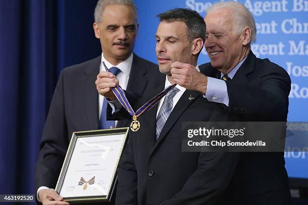 Rodney Draper 13 Fbi Hostage Rescue Team Stock Photos, High-Res Pictures, and Images ...