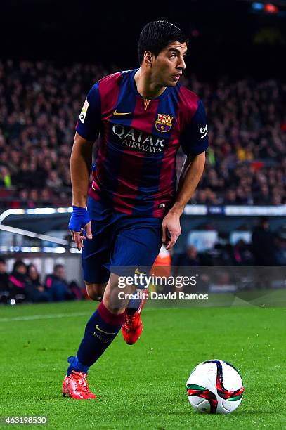 Luis Suarez of FC Barcelona runs with the ball during the Copa del Rey Semi-Final first leg match between FC Barcelona and Villarreal CF at Camp Nou...