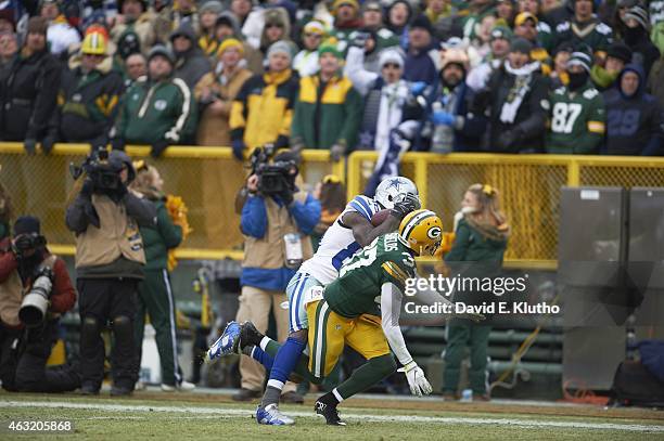 Playoffs: Dallas Cowboys Dez Bryant in action, making touchdown vs Green Bay Packers Sam Shields during 4th quarter at Lambeau Field. The referees...