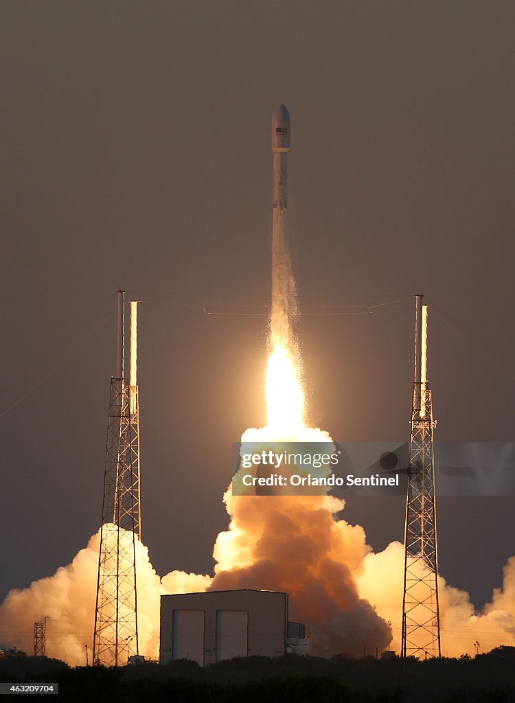 SpaceX Falcon9 blasts off