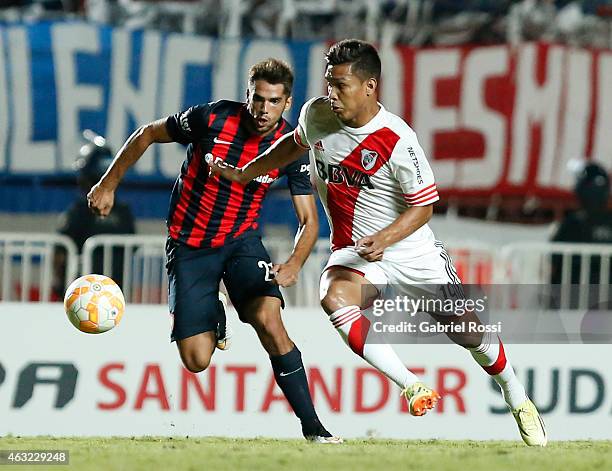 Teofilo Gutierrez of River Plate fights for the ball with Emmanuel Mas of San Lorenzo during a second leg match between San Lorenzo and River Plate...