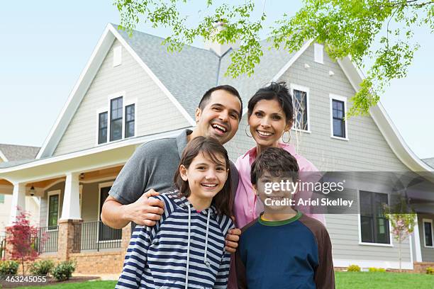 hispanic family smiling outside house - 12 12 12 2013 film stock-fotos und bilder