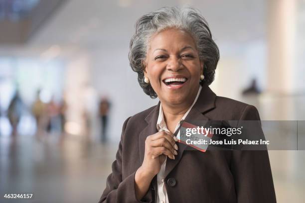 black businesswoman wearing name tag - name tag bildbanksfoton och bilder
