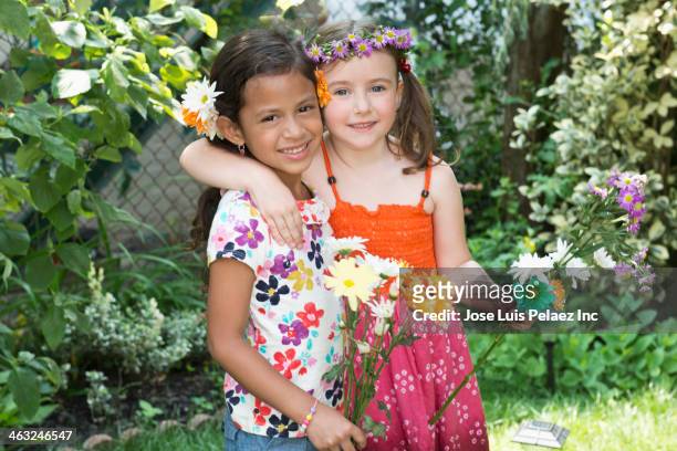 girls playing with flowers outdoors - flower crown stock pictures, royalty-free photos & images
