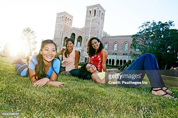 students relaxing on campus - native korean stock-fotos und bilder