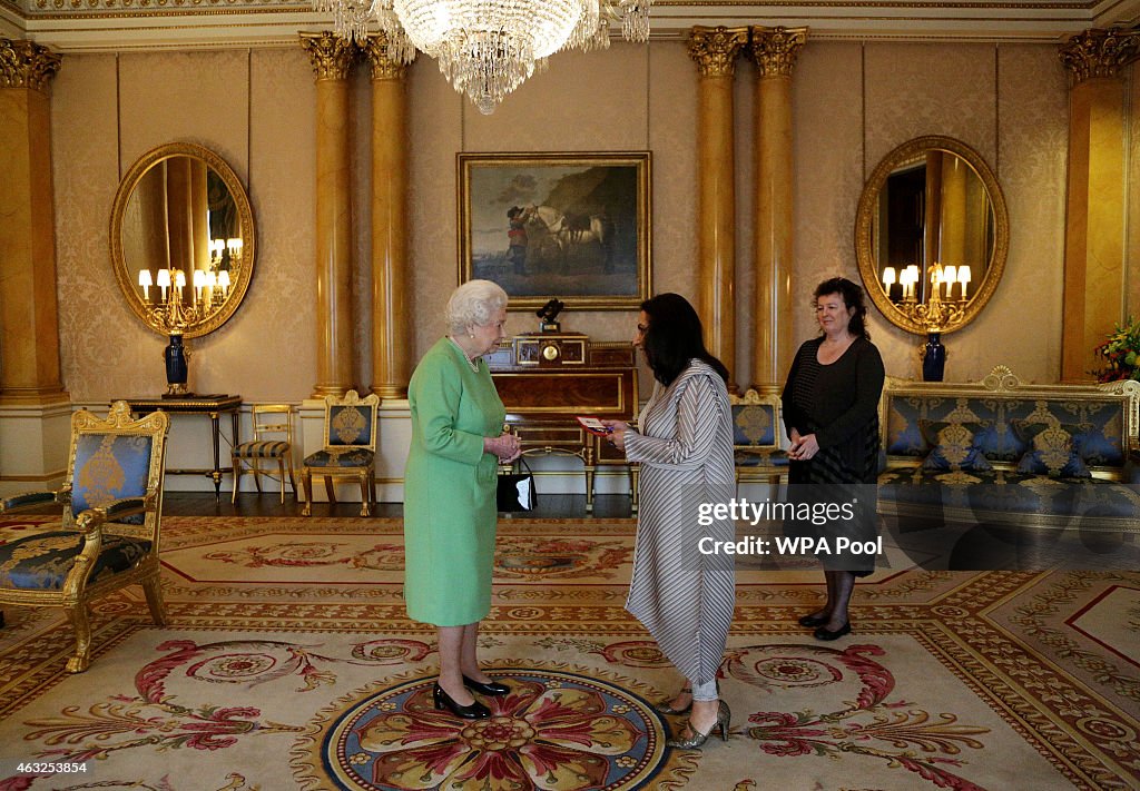 Imtiaz Dharker Presented With Queen's Gold Medal For Poetry