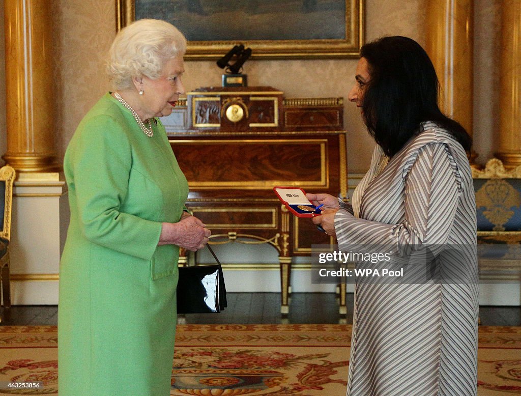 Imtiaz Dharker Presented With Queen's Gold Medal For Poetry