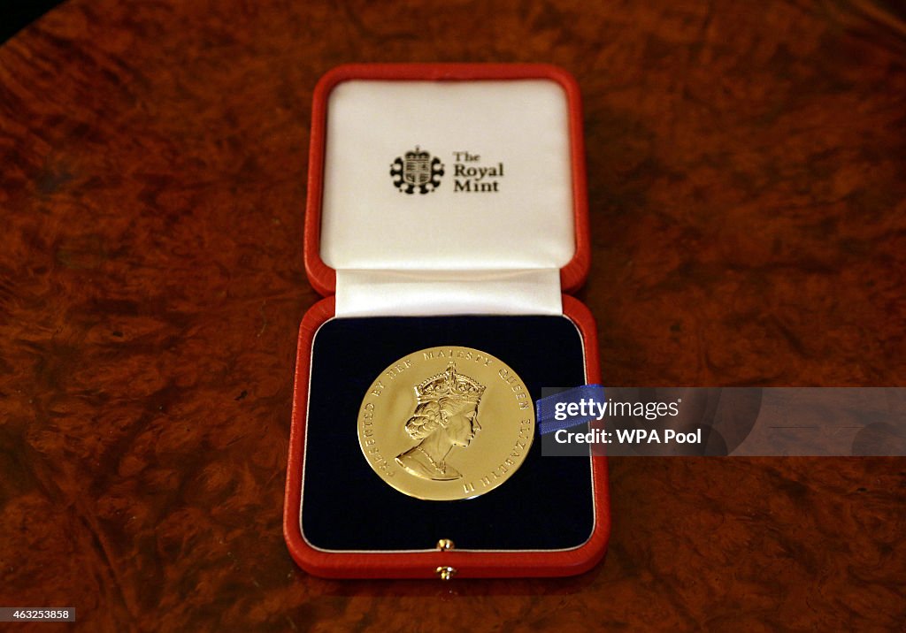 Imtiaz Dharker Presented With Queen's Gold Medal For Poetry