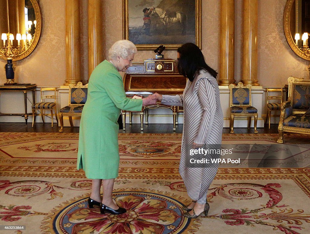 Imtiaz Dharker Presented With Queen's Gold Medal For Poetry