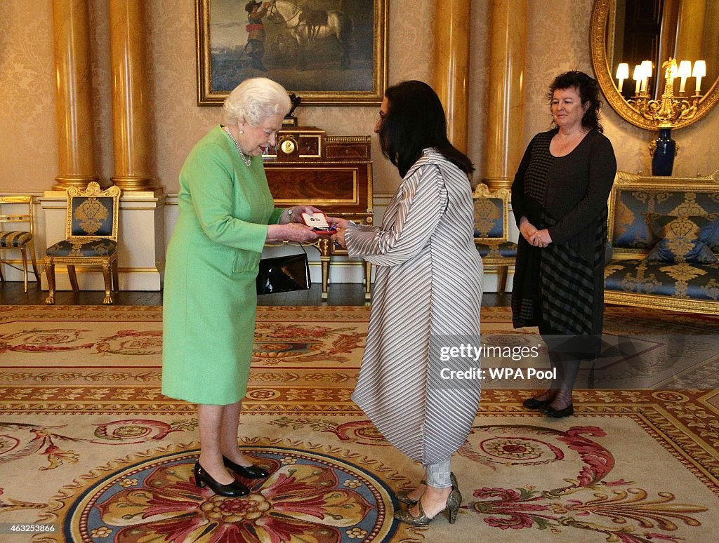 Imtiaz Dharker Presented With Queen's Gold Medal For Poetry