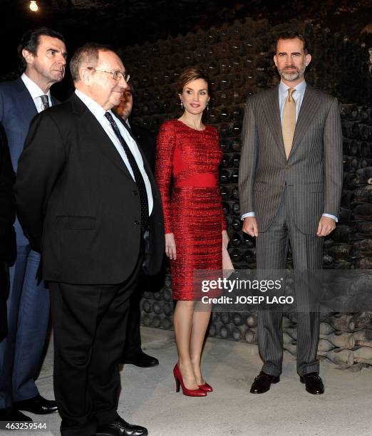 Spanish King Felipe and his wife Queen Letizia pose with honorary president of Spanish winery Freixenet, Jose Luis Bonet and Spanish minister of...