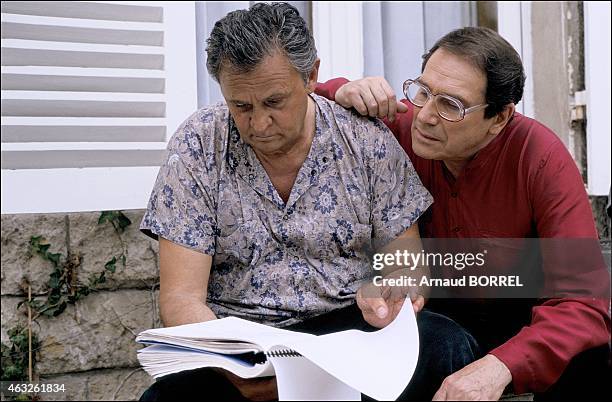 French actors Roger Hanin and Robert Hossein during the set of the TV film 'Le Gorille' directed by Roger Hanin in France in August 1988.