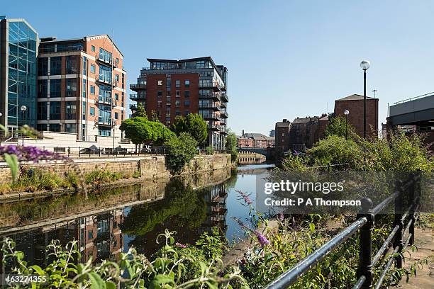 riverside apartments, leeds - aire stockfoto's en -beelden