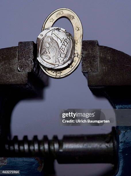 11 Squashed Greek 1 Euro Coin Stock Photos, High-Res Pictures, and ...