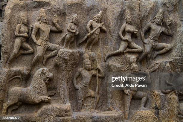 india, tamil nadu, mamallapuram - bas reliëf stockfoto's en -beelden