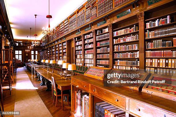 Library Sa Paris 17,135 Paris Library Stock Photos, High-Res Pictures, and Images ...