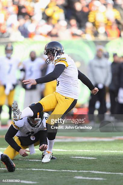 Shaun Suisham of the Pittsburgh Steelers connects with the kick during the game against the Cincinnati Bengals at Paul Brown Stadium on December 7,...
