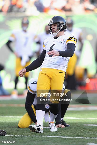 Shaun Suisham of the Pittsburgh Steelers connects with the kick during the game against the Cincinnati Bengals at Paul Brown Stadium on December 7,...