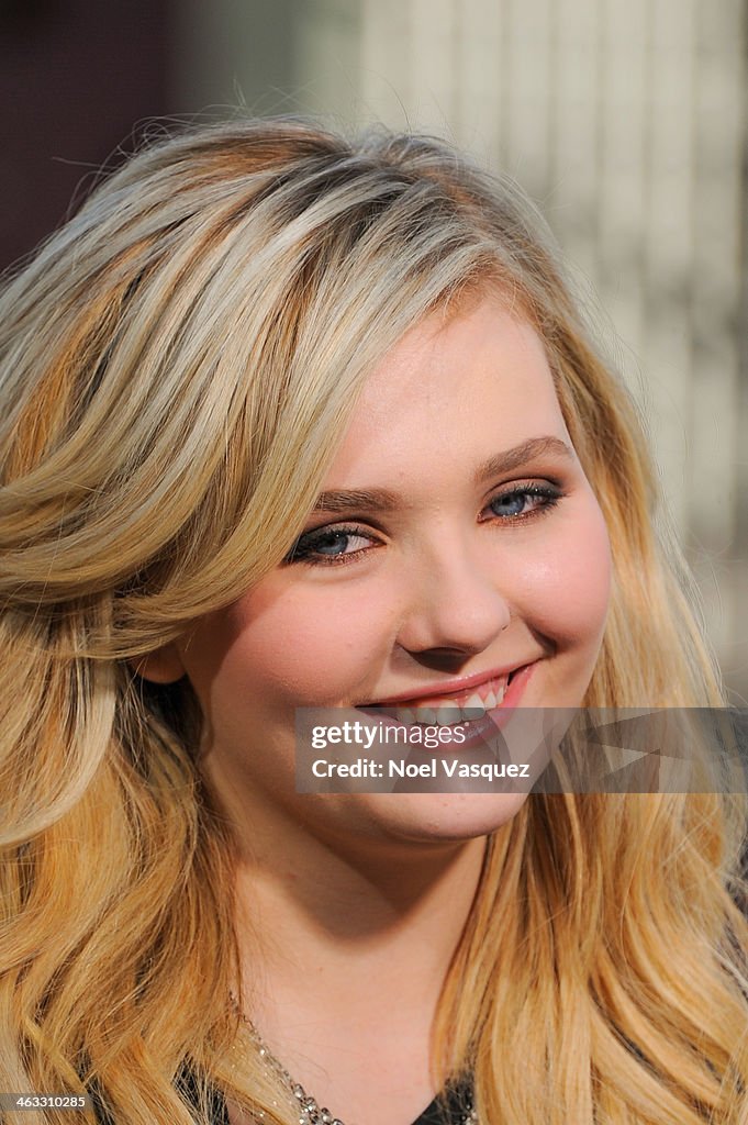 Abigail Breslin On "Extra"