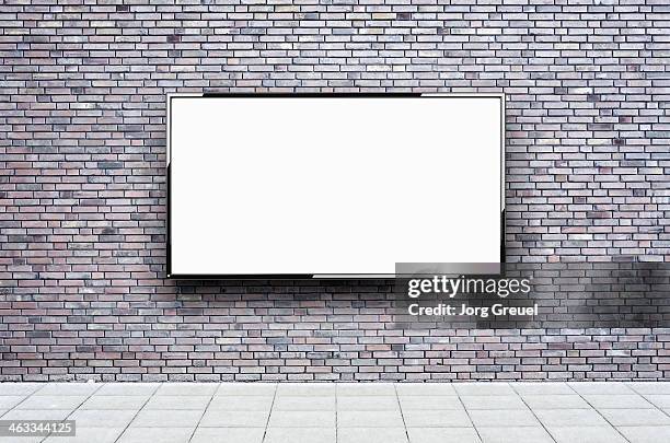 flat screen hanging on a wall - flachbildmonitor stock-fotos und bilder