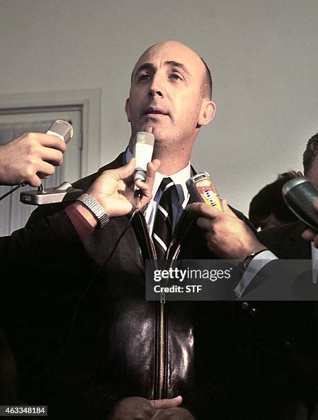 Photo prise en octobre 1969 à Toulouse d'André Turcat, pilote d'essai du prototype du Concorde, l'avion supersonique franco-britannique, répondant...