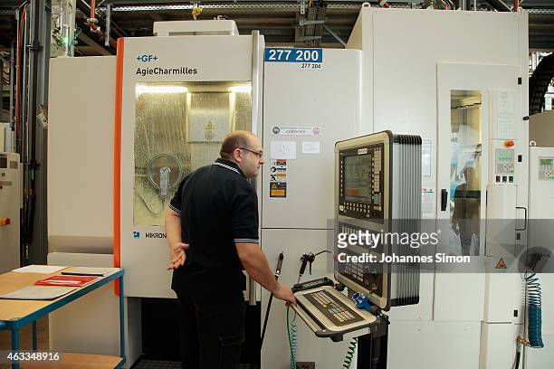 General impressions and detail views of a production hall seen during a Bavarian Governor Horst Seehofer and Bundestag fraction leader of the...