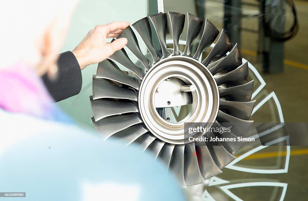 Bavarian Governor Seehofer Visits MTU Aero Engines Factory