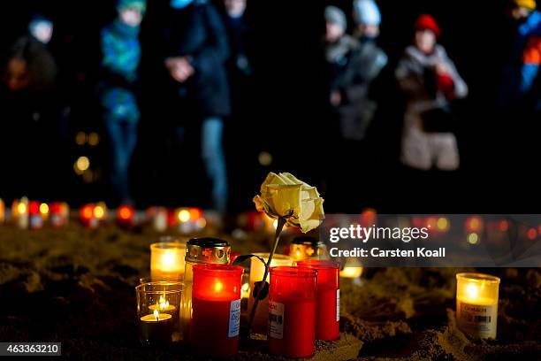 Candles light in front of the Frauenkirche to commemorate the 70th anniversary of the Allied firebombing of Dresden on February 13, 2015 in Dresden,...