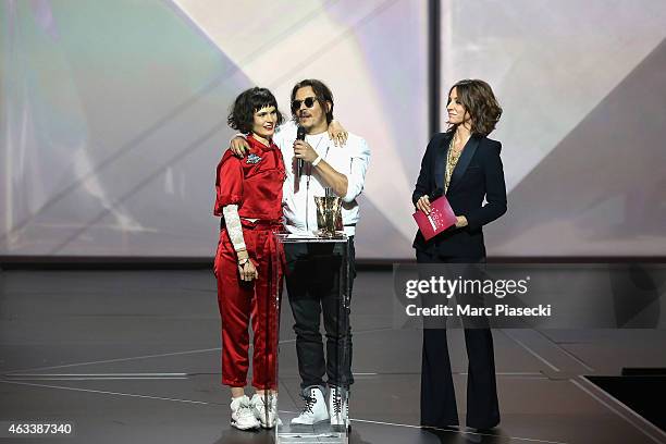 Olivia Merilahti and Dan Levy from The Do receive the rock award for the album Shake, shook, shaken during the 30th 'Victoires de la Musique'...