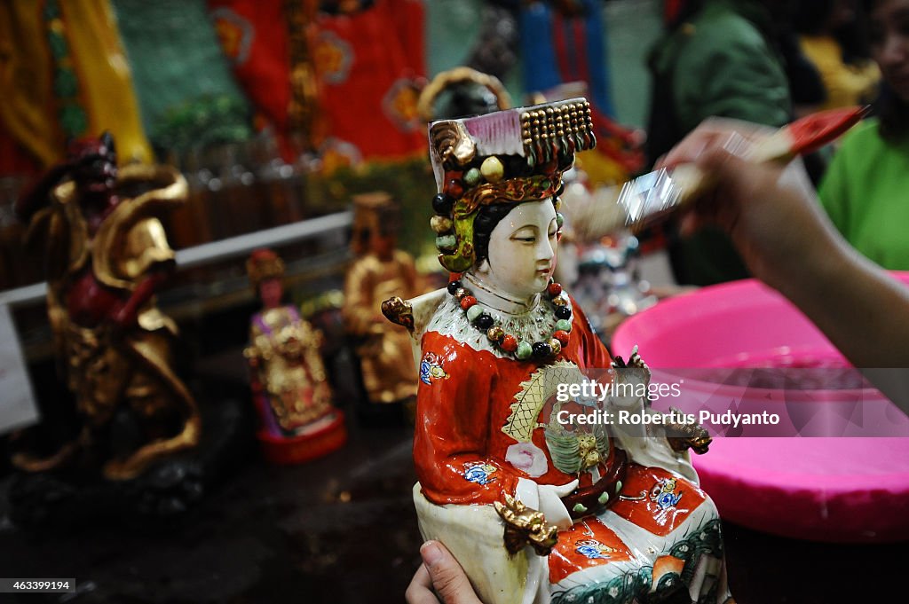 Devotees Prepare For Chinese New Year