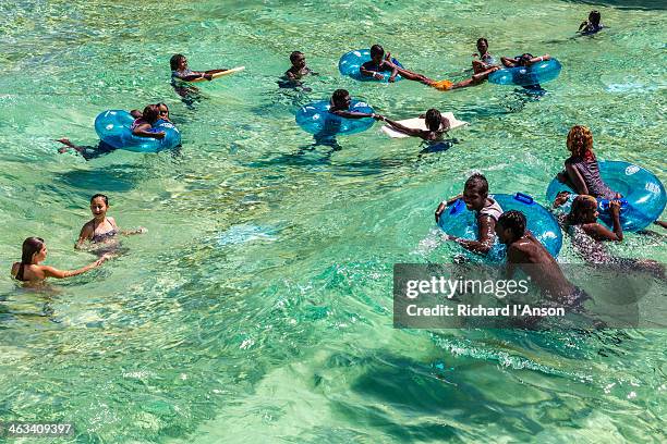 children in wave lagoon at darwin waterfront - darwin waterfront stock pictures, royalty-free photos & images