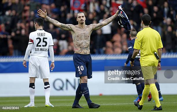 Zlatan Ibrahimovic of PSG celebrates his goal during the French Ligue 1 match between Paris Saint-Germain FC and Stade Malherbe Caen at Parc des...