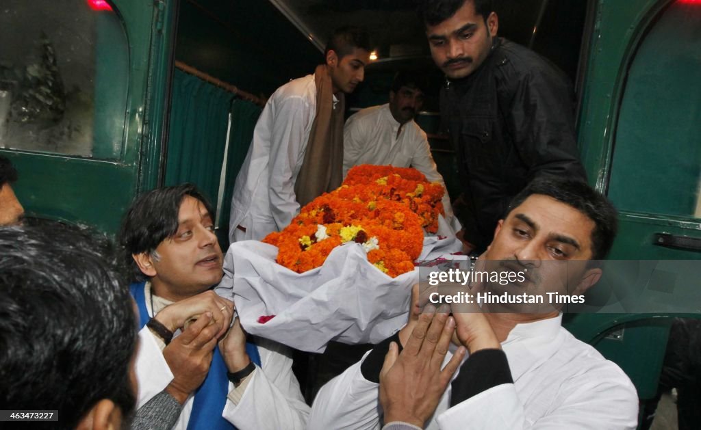 Shashi Tharoor’s Wife Sunanda Pushkar Cremated At Lodhi Road Crematorium