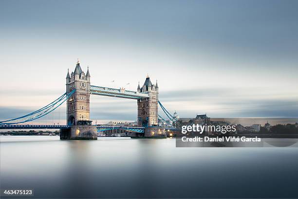 tower bridge london - london bridge 個照片及圖片檔