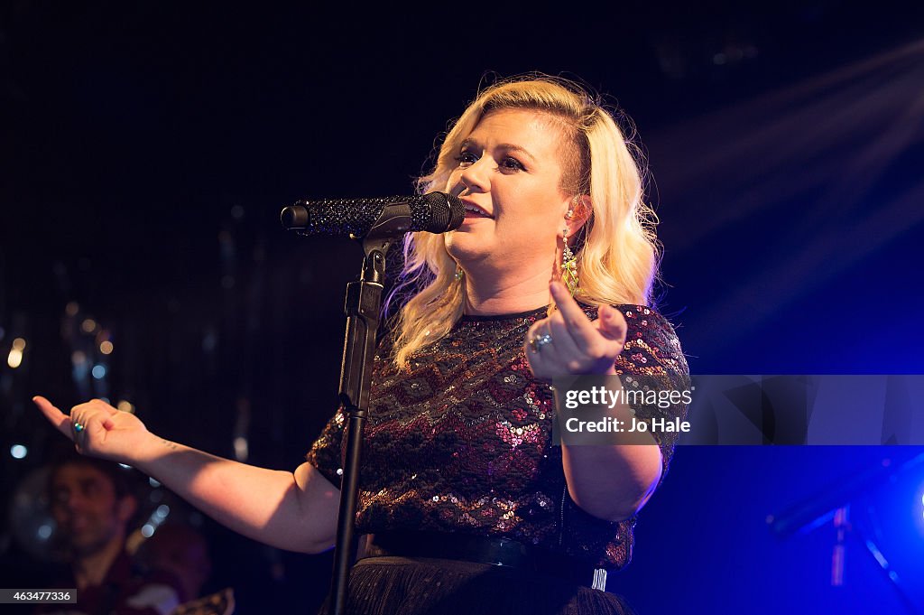Nick Jonas and Kelly Clarkson Perform Valentine's Gig at G-A-Y