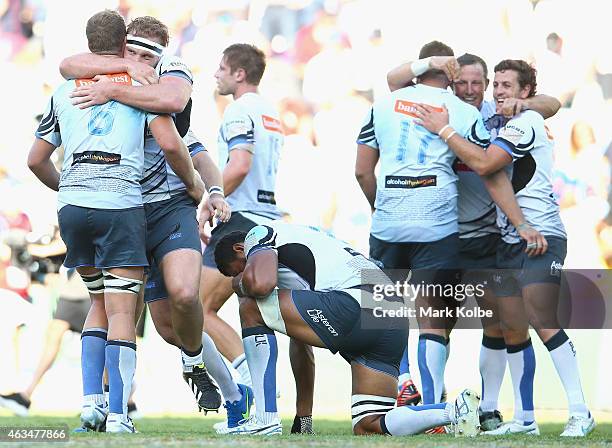 The Force celebrate victory during the round one Super Rugby match between the Waratahs and the Force at Allianz Stadium on February 15, 2015 in...