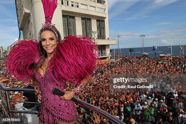 Ivete Sangalo sings on Barra/Ondina circuit during Salvador Carnival on February 14, 2015 in Salvador, Brazil.