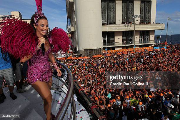 Ivete Sangalo sings on Barra/Ondina circuit during Salvador Carnival on February 14, 2015 in Salvador, Brazil.